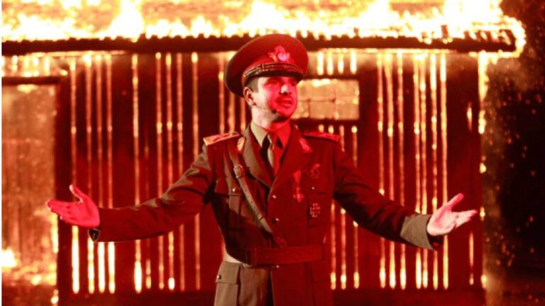 “NIE OBCHODZI MNIE, CZY PRZEJDZIEMY DO HISTORII JAKO BARBARZYŃCY” w kinach od 27 września
